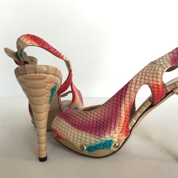 Authentic Stuart Weitzman snakeskin shoes - Picture 5 of 6